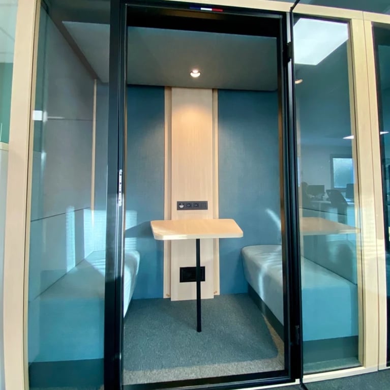 Adieu l’Open-Space bruyant : 3 solutions de mobilier acoustique qui changent la vie