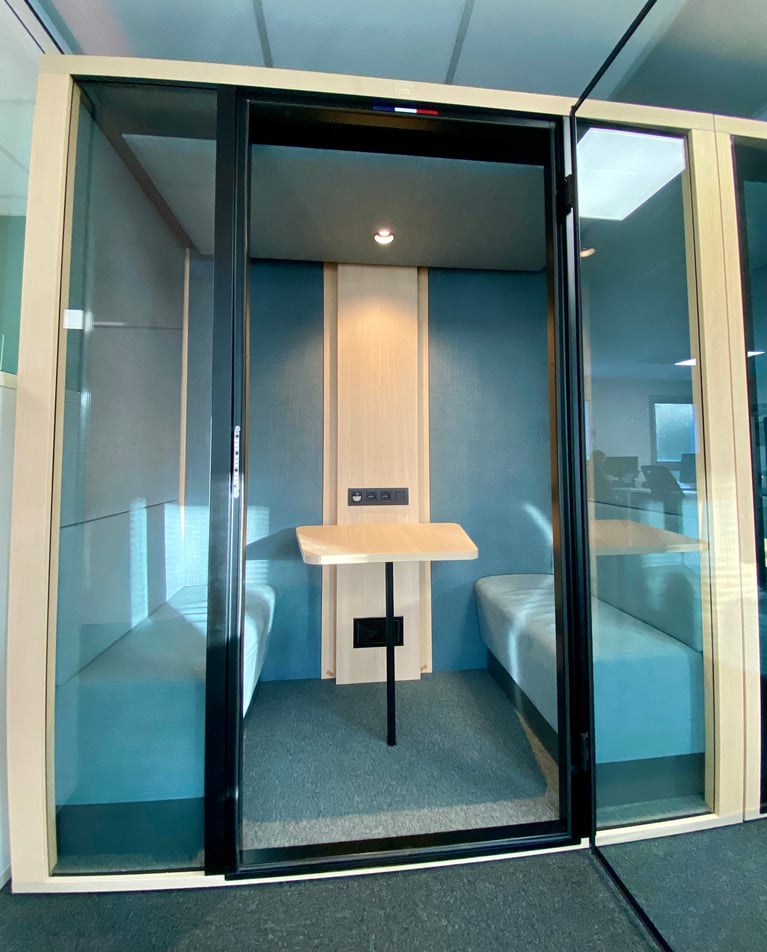 Adieu l’Open-Space bruyant : 3 solutions de mobilier acoustique qui changent la vie